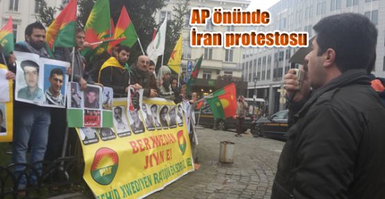 AP önünde İran protestosu