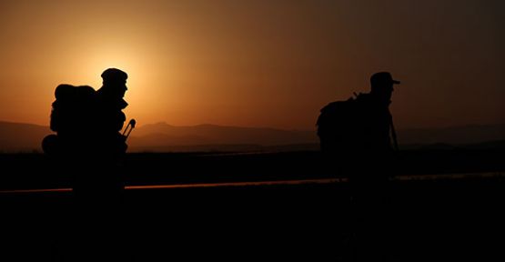Asker askerleri vurdu: 1 ölü 1 yaralı