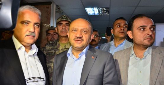 Asker yakınlarından bakan Işık'a protesto