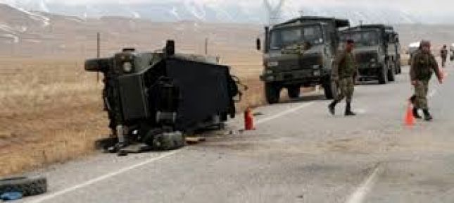 Askeri araç devrildi: 2'si ağır 7 asker yaralı
