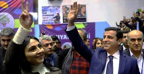 Avrupalı parlamenterler HDP'lilere 'kardeş vekil' oldu