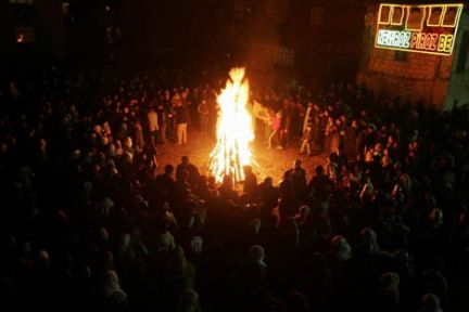 Bağlar ve Bismil’de Newroz ateşi yakıldı