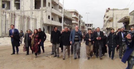 Bakur, Başur ve Efrin'den gelen heyetler Kobani'ye geçti