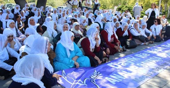 Barış Anneleri Meclis’te HDP, CHP ve AKP ile görüştü