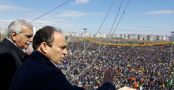 Baydemir: 'Başbakan Newroz meydanına dönüp bir daha baksın'
