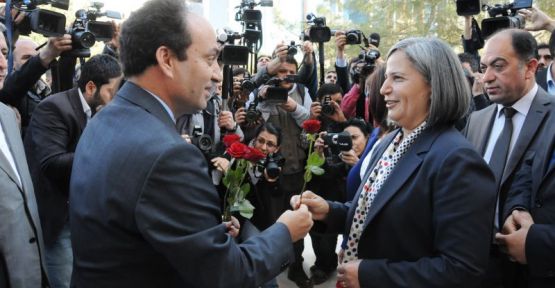 Baydemir, belediyeyi eş başkanlara devretti