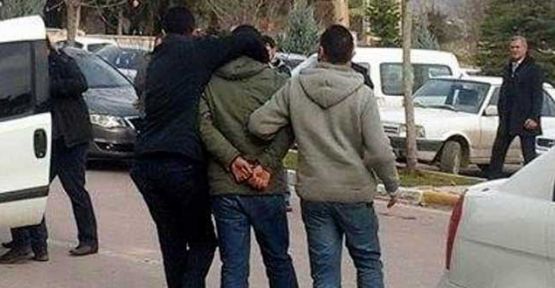 'Berkin Elvan ölümsüzdür' pankartı açan 7 liseli gözaltına alındı