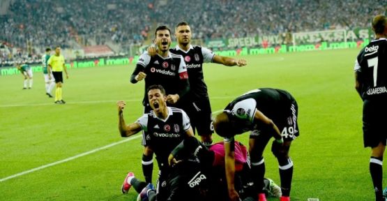 Beşiktaş liderliği Başakşehir'den geri aldı