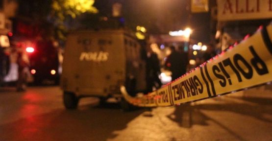 Beyoğlu'da zırhlı polis aracına ateş açıldı