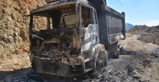 Beytüşşebap'ta askeri malzeme taşıyan 3 araç ateşe verildi