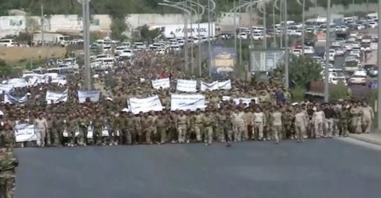 Binlerce peşmerge sokağa döküldü