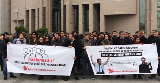 Boğaziçili akademisyen ve öğrencilerden adliye önünde açıklama
