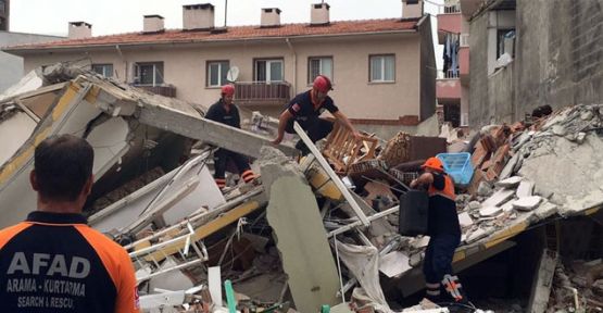 Çanakkale'de 5 katlı bina çöktü