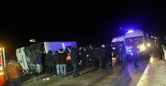 Cenaze dönüşü feci kaza: 2 kişi öldü, 15 kişi yaralandı