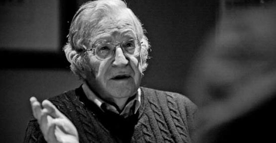 Chomsky: Türkiye YPG'ye karşı IŞİD'e bir yardım hattı sağlıyor