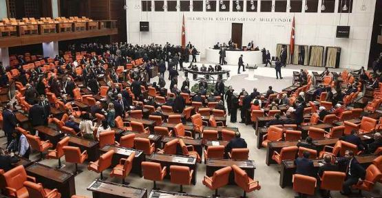 CHP'li vekil kürsüde su içti, AK Partili vekil tepki gösterdi, HDP'li vekil araya girdi