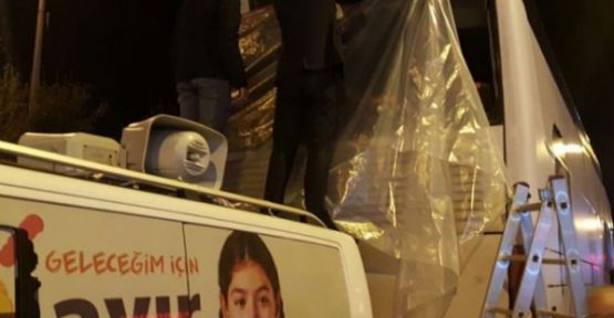CHP'nin seçim otobüsüne taşlı saldırı
