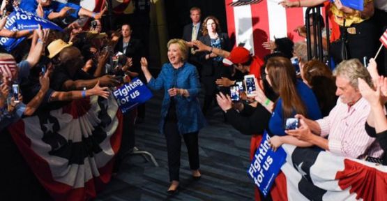 Clinton Demokrat Parti'nin başkan adaylığını garantiledi