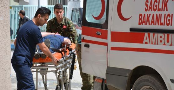 Çukurca'da askeri araç kaza yaptı, 8 asker hafif yaralandı