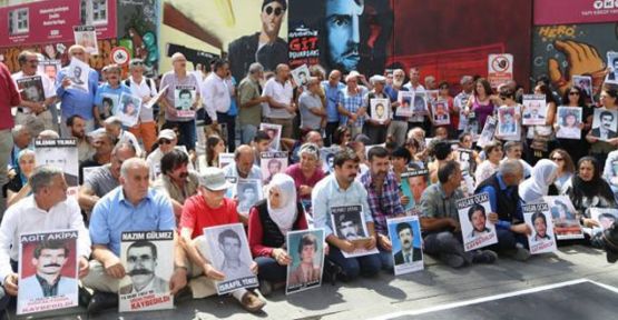 Cumartesi Anneleri: Özgür Gündem'in ve Aslı Erdoğan'ın yanındayız