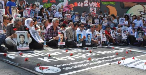 Cumartesi Anneleri'nden asker annelerine: Barışı birlikte haykıralım