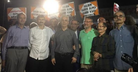 Cumhuriyet çalışanları tahliye edildi