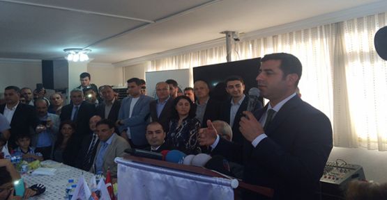 Demirtaş: '600 TV kanalı HDP'yi baraj altında bırakmak için çalışıyor'