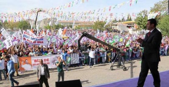 Demirtaş: AKP devletin tüm imkanlarını kendi için kullanıyor