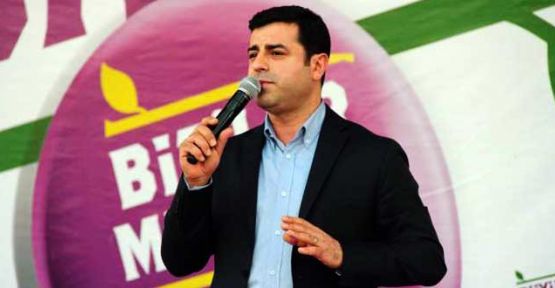 Demirtaş: 'AKP'nin çılgınlığını durdurmak ülkeyi sevmektir'