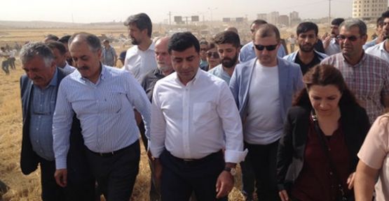 Demirtaş: Cizre halkını ölüme terk edemeyiz, yürüyerek gidiyoruz