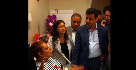 Demirtaş, saldırıya uğrayan gazeteci Altıntaş'ı ziyaret etti