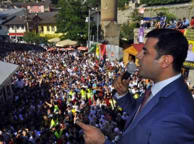 Demirtaş Siirt'te konuştu: Şimdi önümüzde bir fırsat var