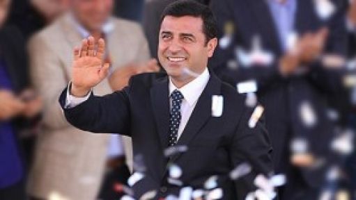 Demirtaş: Tahriklere karşı en iyi ilaç barıştır; Kürt, Türk birbirinize sarılın