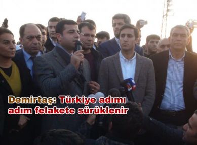 Demirtaş: Türkiye adımı adım felakete sürüklenir
