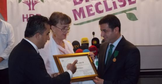 Demirtaş'a Uluslararası Barış Ödülü