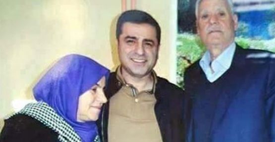 Demirtaş'tan ilk fotoğraf anne ve babasıyla