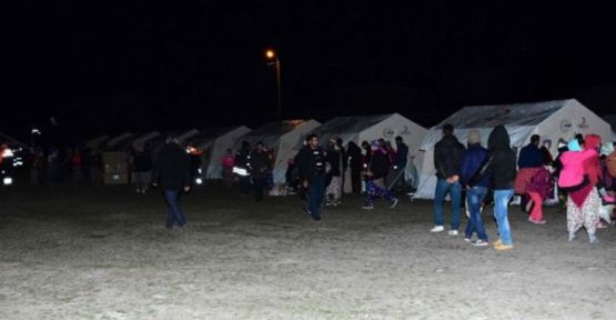 Depremden zarar gören Yukarıköy'e çadır kent kuruldu  
