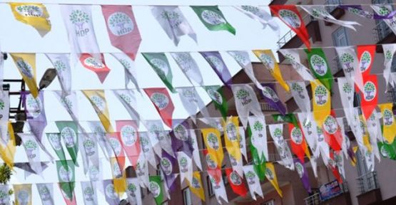 Dersim'de HDP bayrakları söküldü