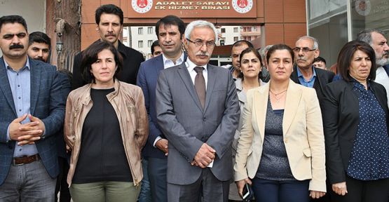 Diyarbakır Büyükşehir Belediyesi eş başkanları mazbatalarını aldı 