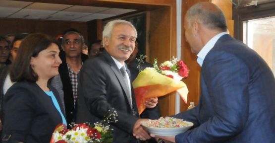 Diyarbakır Büyükşehir Eş Başkanı Mızraklı: Tebriğe kitapla gelin
