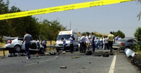 Diyarbakır'da kaza: 1 polis memuru ve oğlu hayatını kaybetti
