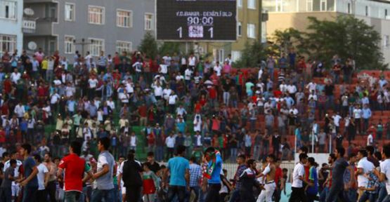 Diyarbakırspor'da hakeme öfke, yaralı ve gözaltılar var