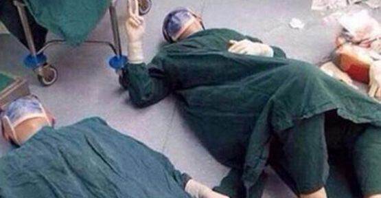 Doktorlar 32 saatlik ameliyat sonrası yere yığıldı