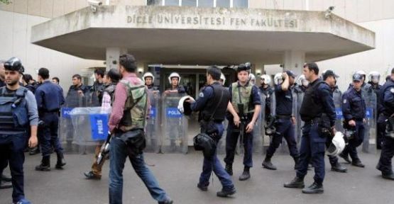 D.Ü'de gözaltına alınan 22 öğrenci serbest bırakıldı