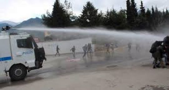 Ege Üniversitesi'nde polis müdahalesi: 38 gözaltı