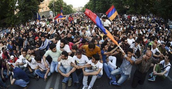 Erivan elektrik zammına direniyor