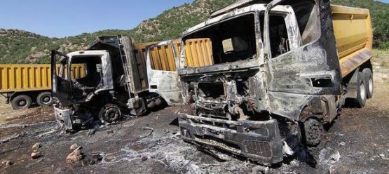 Erzurum'da 17 iş makinesi ateşe verildi