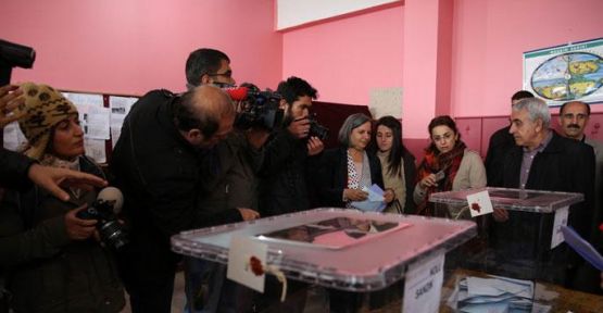 Eş başkan adayları oy kullandı