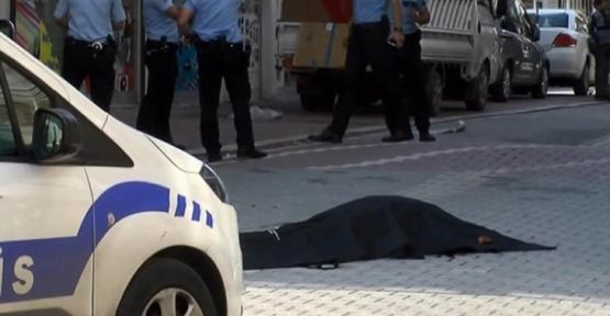 Esenyurt'ta biri kadın iki kişi sokak ortasında öldürüldü