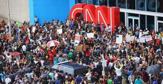Ferguson için CNN önünde eylem